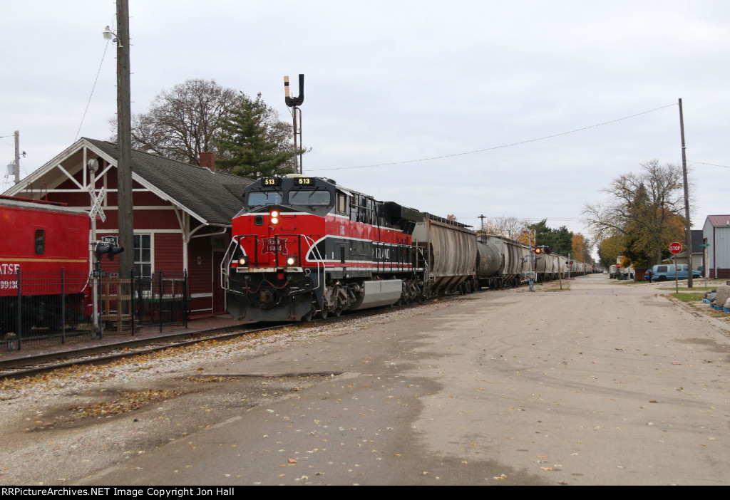 PESI stretches out in to the distance behind 513 as it heads north